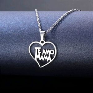 Te amo mama necklace